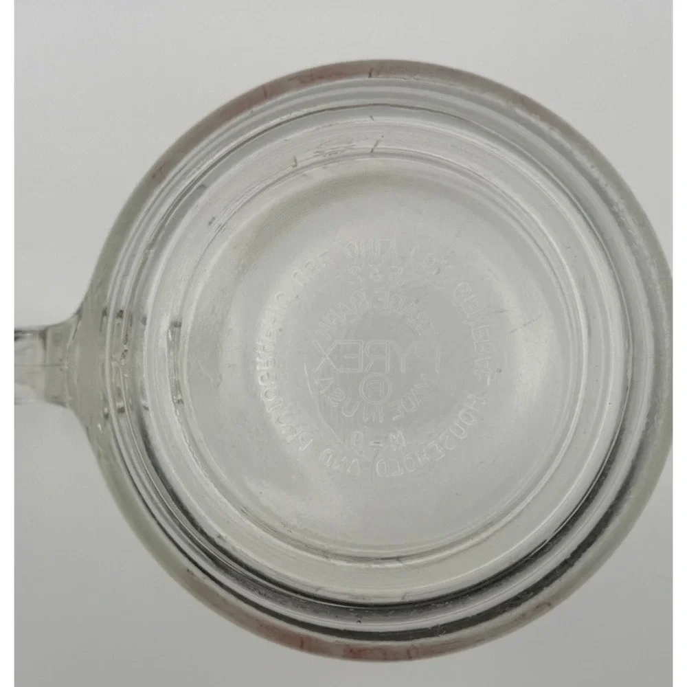 Vintage PYREX #532 1 Quart Measuring Cup Red Lettering Photographic Use D Handle